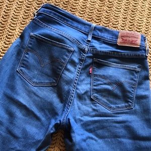 Levi’s 311 Shaping Skinny 27